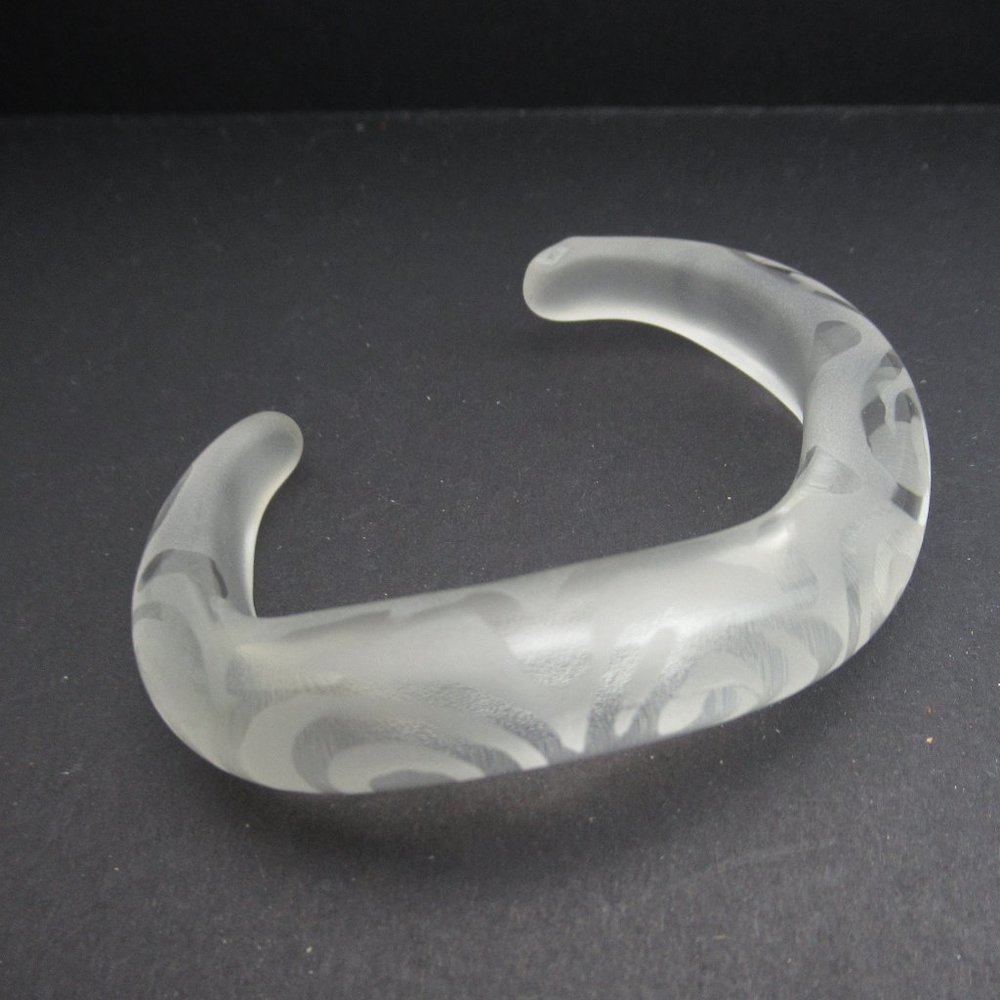 Clear swirl glass cuff bracelet